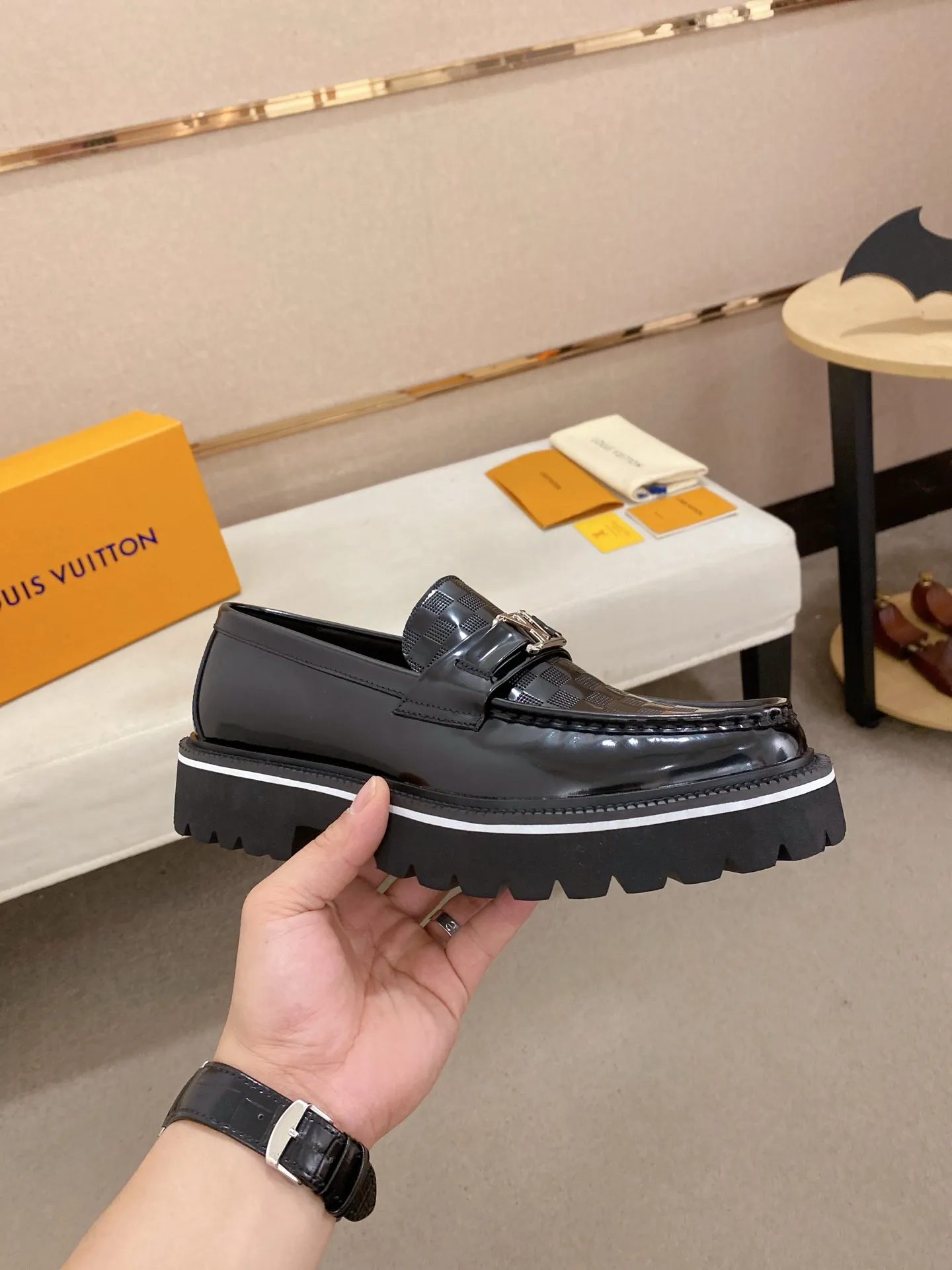 Men's shoes💰 580💰🌲 LV's top 🔍🔍 new men's leather shoes 🚹 are on sale at the same time at counters ⚠The uppers are imported cowhide from Italy, the entire imported cowhide lining, imported accessories 💪💪, completely 1⃣️ to 1⃣️ replica 🇮🇹💪 💪, ⚠Sole: The original sole is specially provided by the original factory, the exclusive movable molded sole is super comfortable, ⚠The original factory follows the order, 🔍🔍high quality, you can enter and exit the counter at will, welcome to compare⚠Size: 38-45